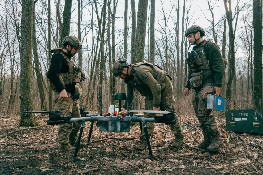Трамп заявил, что «пора закончить глупую войну»; так начни с себя - закончи с вооружением киевского режима